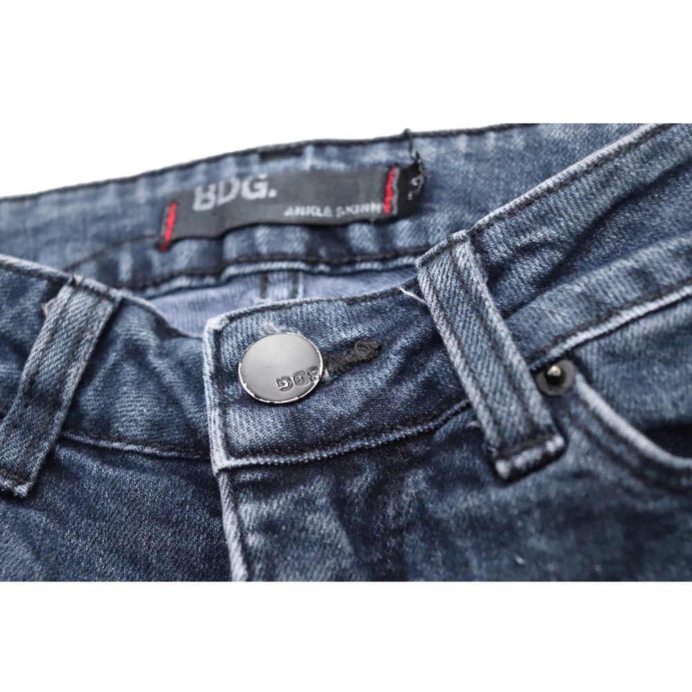 UO Cigarette Skinny Jeans